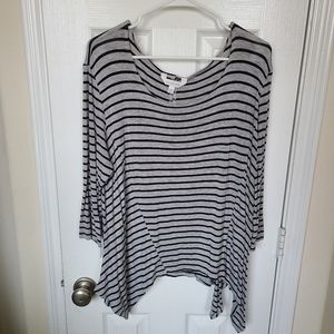 Loose fitted 3/4 shirt